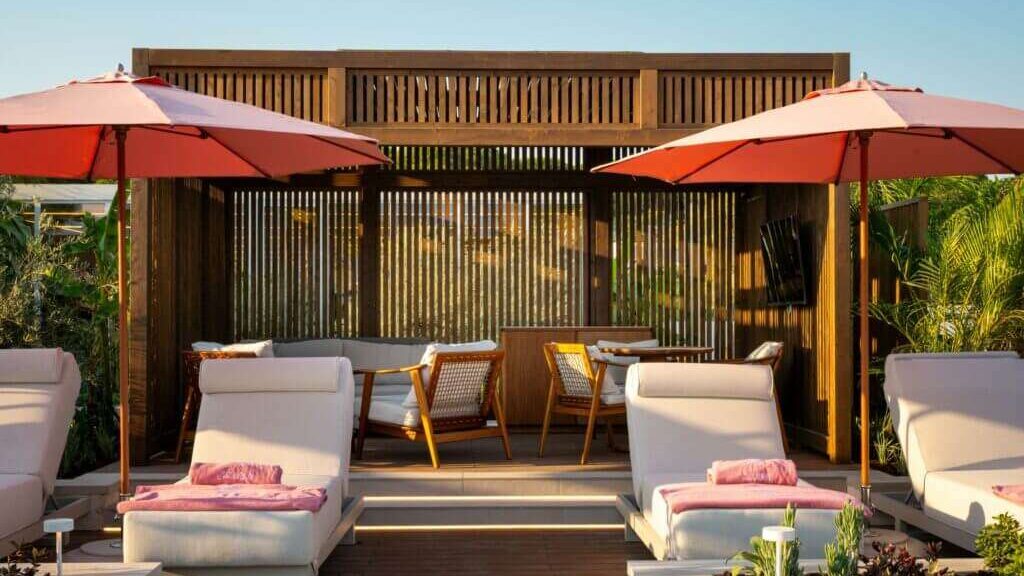 club8_pool-club_cabana_5438-1024×683-1